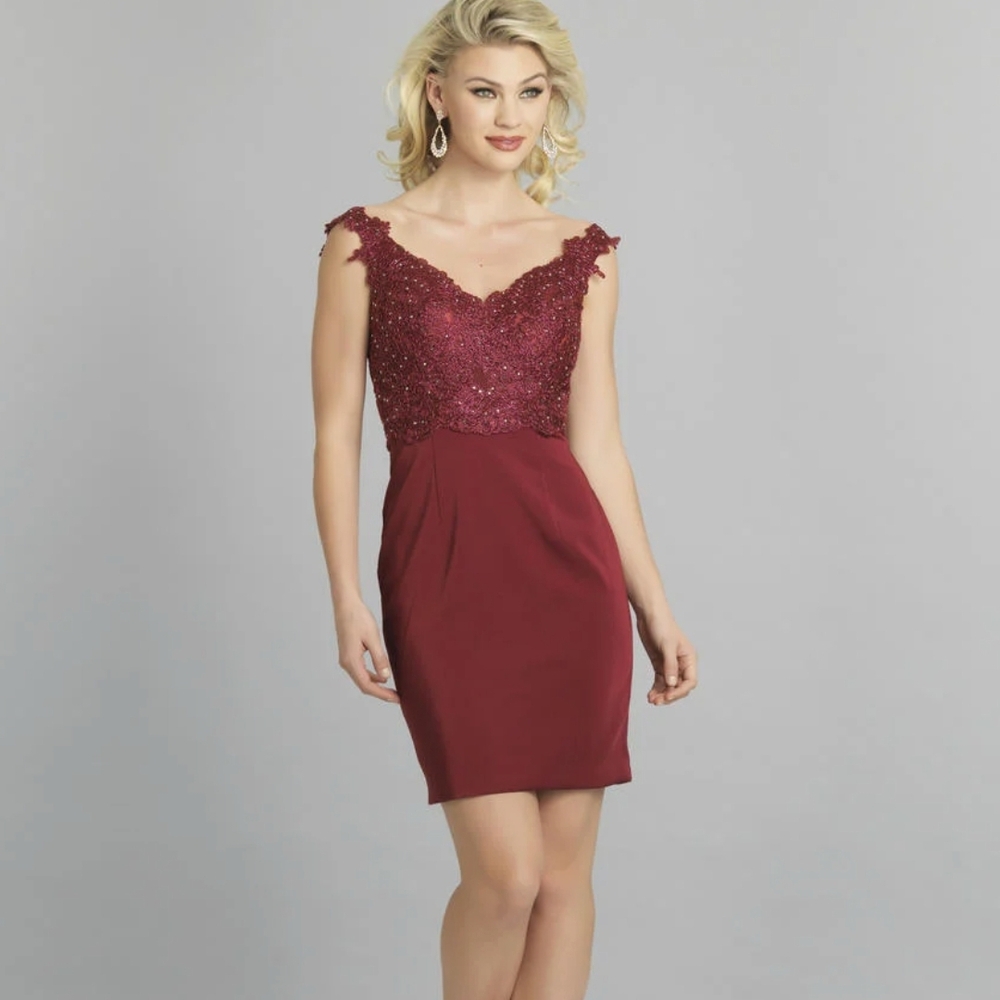 Dave & Johnny Red Sheath Cocktail Dress Sweetheart Neckline